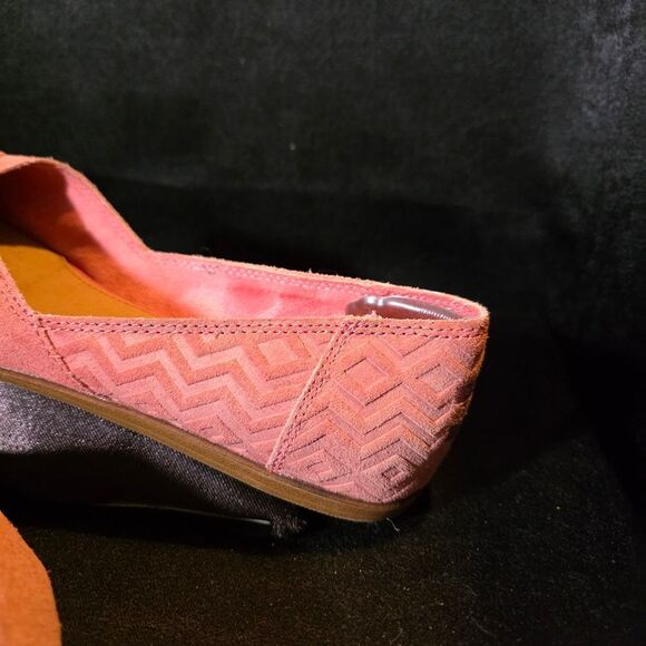 Toms Pink Suede Women's Flats - Picture 3 of 10